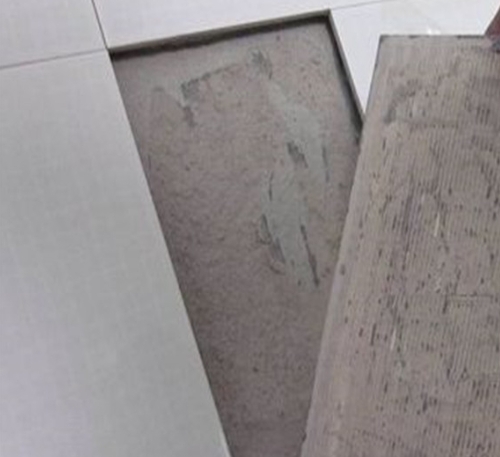 行唐瓷砖空鼓维修公司分享瓷砖铺贴时如果打浆（即涂抹在瓷砖背面和基层上的砂浆或瓷砖胶）过少，会带来以下问题